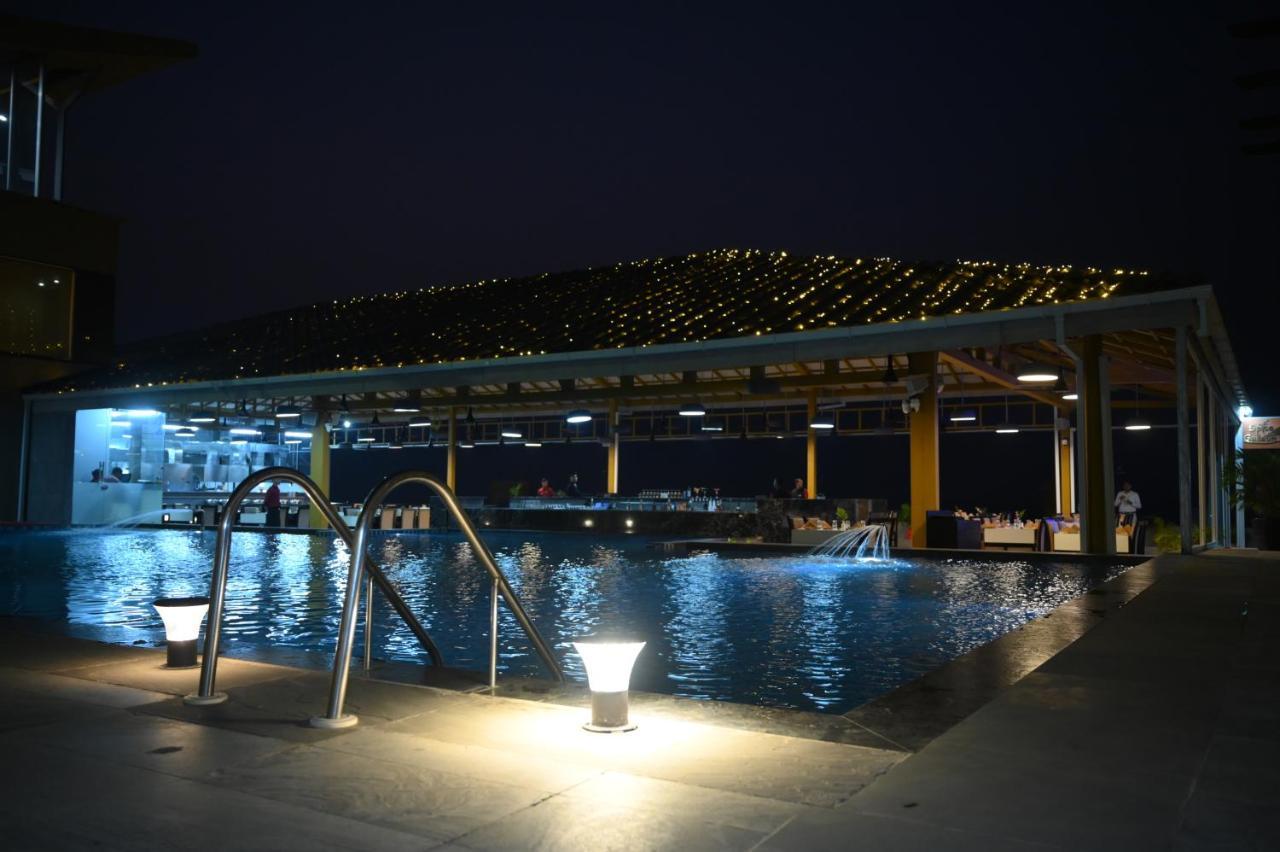 The Gold Beach Resort Damão Exterior foto